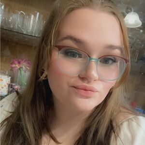 Meet your Posher, Monica